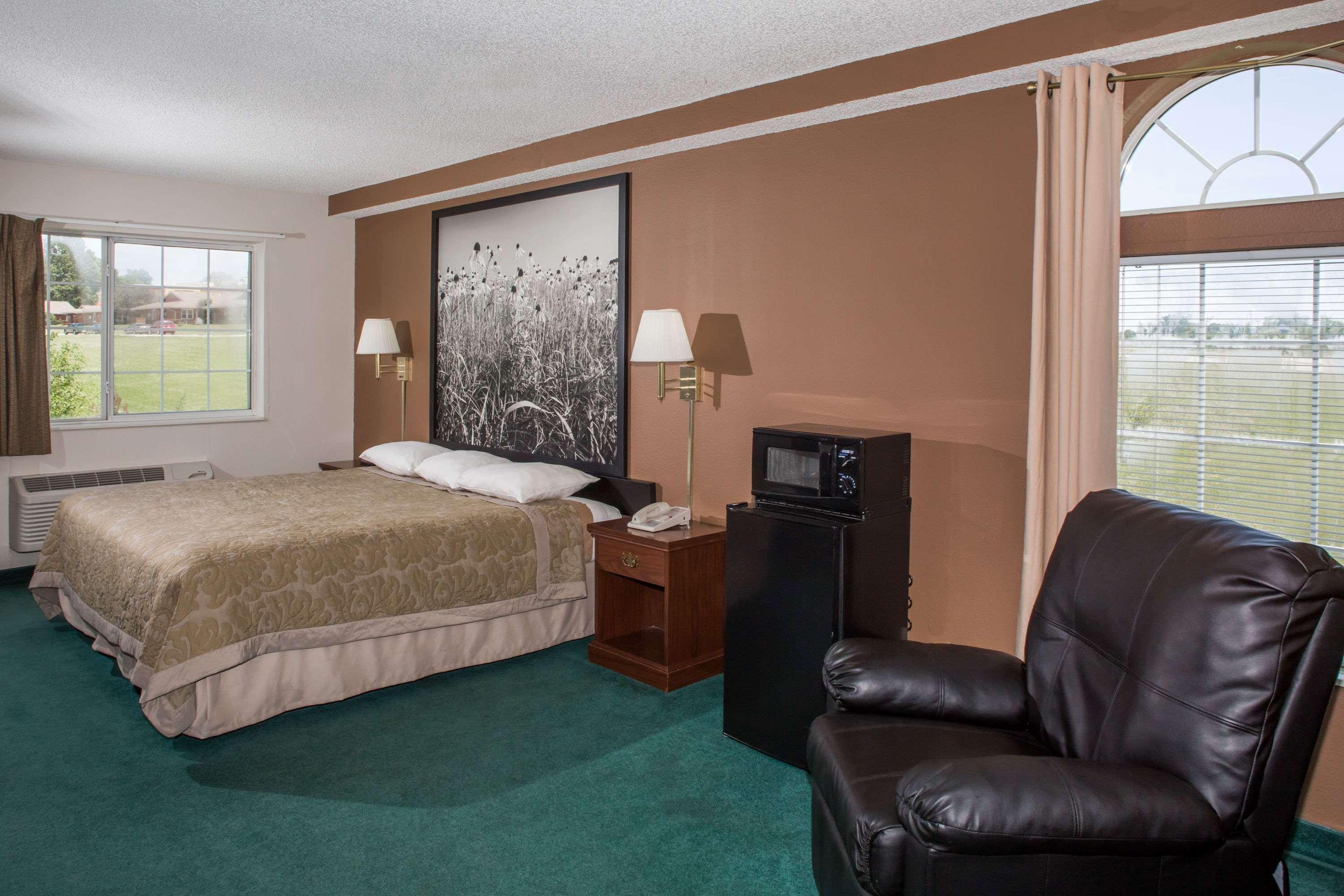 Super 8 By Wyndham Richmond Hotel Buitenkant foto